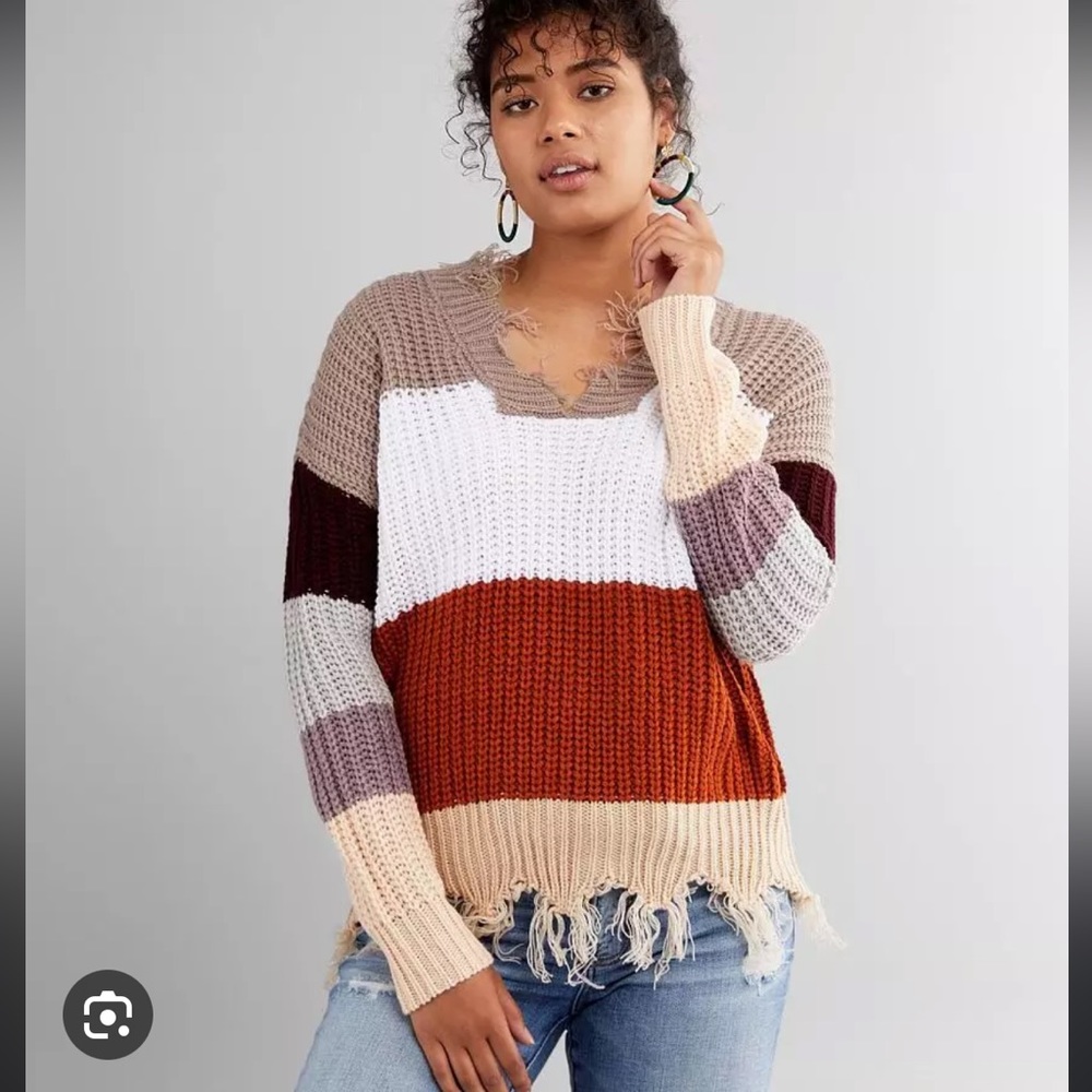 Women’s Daytrip Destructed Colorblock V-Neck Sweater-Size‎ L